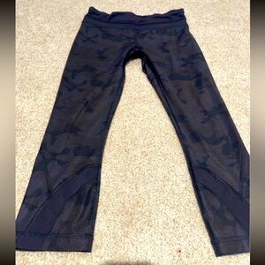 Lululemon camo crop leggings sz 4